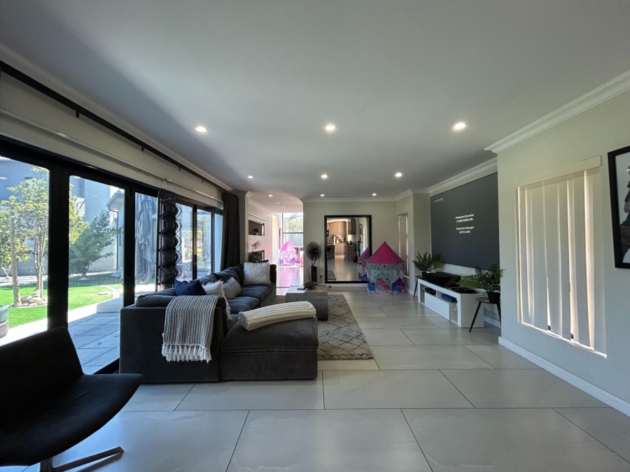 To Let 4 Bedroom Property for Rent in Sandown Western Cape